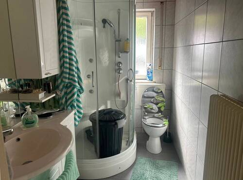 9 DU WC RMH.jpg - 