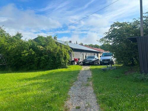 14 Grünfläche neben dem Haus.jpg - 
