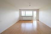 Wohnzimmer - Etagenwohnung mit 83,50 m&sup2; in Kernen im Remstal zum Kaufen