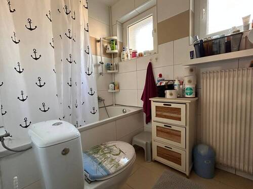 Bad mit Wanne - 