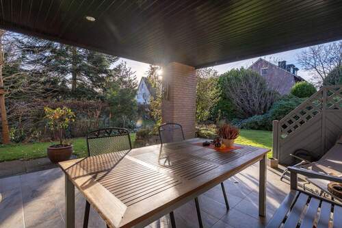 überdachte Terrasse - 6 Zimmer Einfamilienhaus in Gütersloh