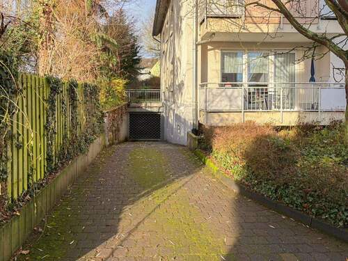 Einfahrt zur Tiefgarage - 