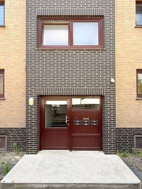 Hauseingang - 2 Zimmer Mehrfamilienhaus, Wohnhaus in Weyhe