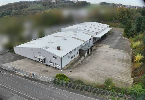 Luftaufnahme - Halle zum Kaufen in Hilgert