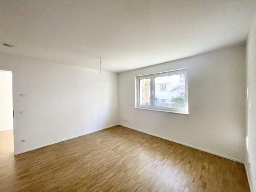 Schlafzimmer m. Zugang zum Badezimmer - 