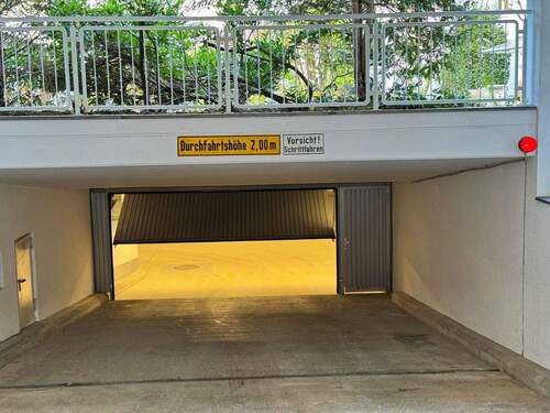 Tiefgarageneinfahrt - 
