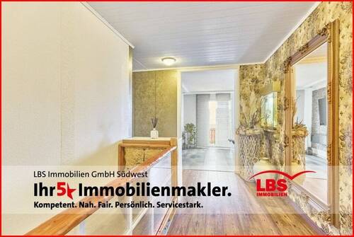 Flur m. Treppe ins Souterrain - 7 Zimmer Einfamilienhaus zum Kaufen in Rockenhausen