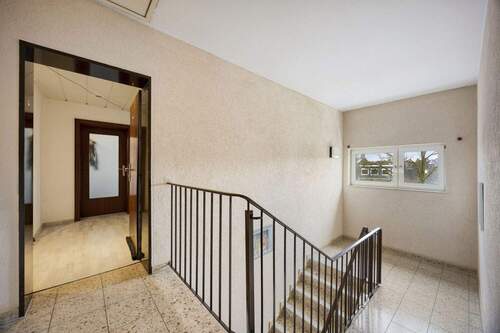 Treppenhaus - 5 Zimmer Etagenwohnung in Castrop-Rauxel