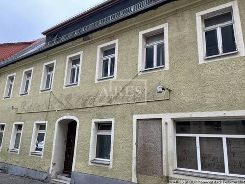 Objekansicht - sanierungsbedürftiges Mehrfamilienhaus in Dippoldiswalde