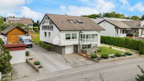 Außenansicht Drohne 1 - Vielseitiges Einfamilienhaus mit Einliegerwohnung und zzgl. Baugrundstück