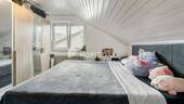 1. OG Schlafzimmer 1 - 