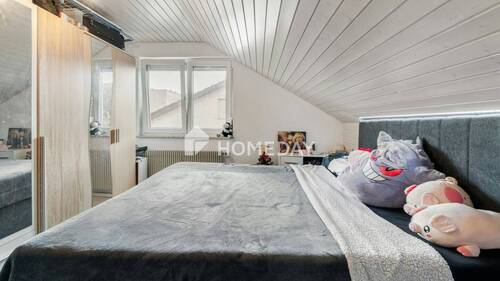 1. OG Schlafzimmer 1 - 