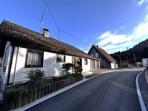 Haus Ansicht - 7 Zimmer Einfamilienhaus zum Kaufen in Epfendorf