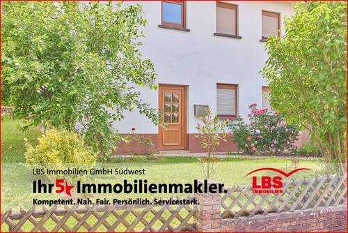 Frontansicht - Freistehendes Einfamilienhaus in ruhiger Lage mit Garten und Garage