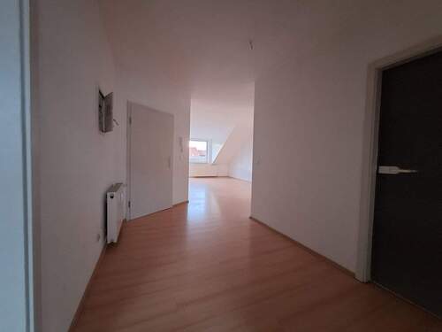 Flur Richtung Wohnzimmer - 3 Zimmer Etagenwohnung zur Miete in Erfurt