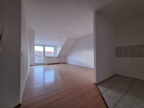 Küche mit Wohnzimmer - Etagenwohnung mit 77,00 m² in Erfurt zur Miete