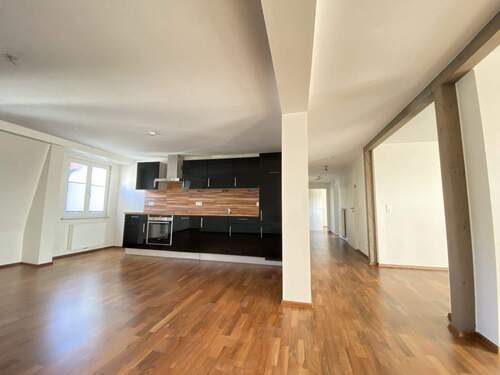 Küche mit Essbereich und Blick in der Flur - 