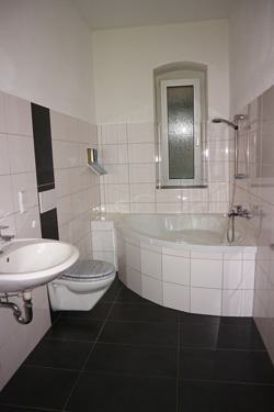 Badezimmer - 3 Zimmer Etagenwohnung zur Miete in Chemnitz