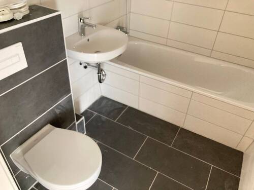 Wohnbeispiel - Badezimmer - Etagenwohnung mit 43,20 m&sup2; in Magdeburg zur Miete