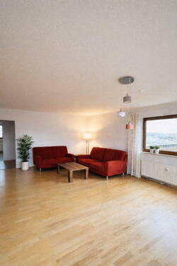 Wohnzimmer - 4 Zimmer Etagenwohnung zum Kaufen in Konstanz