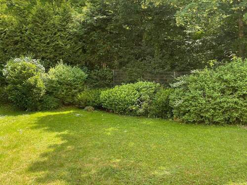 Blick in den Garten - Etagenwohnung mit 141,00 m² in Saarbrücken zum Kaufen