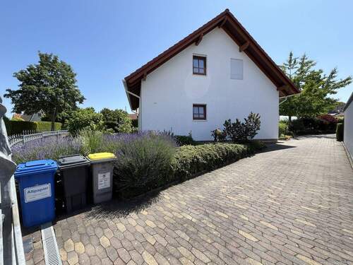 Einfahrt/ Giebelseite Nord - 