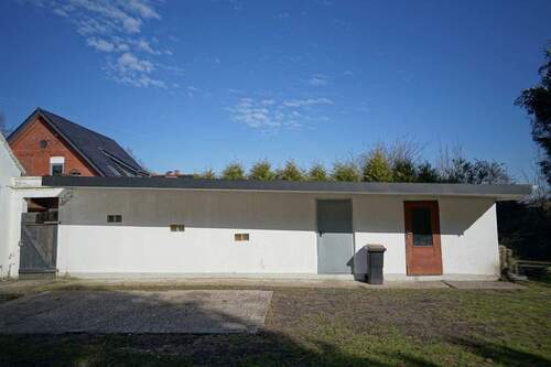 Seitenansicht Garage mit Garagenanbau - 