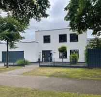 Gewerbeimmobilie mit anspruchsvollem Wohnbereich - repräsentativ und vielseitig! - Nordhorn