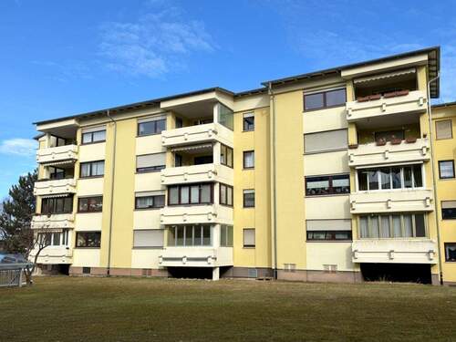 Wohnen am Eberhard-Faber-Park - Ihr neues Renovierungsprojekt: 4,5-Zimmer-Wohnung mit Loggia und TG-Stellplatz in der EFA-Straße.