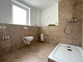 Badezimmer mit großer Dusche - 