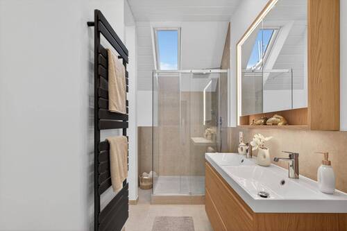 Bad mit Dusche und WC - 3 Zimmer Etagenwohnung zum Kaufen in Karlsruhe / Oststadt