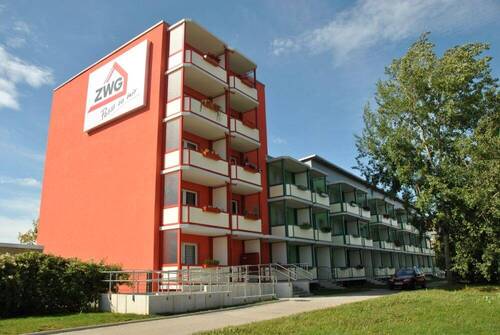 Hausansicht - Top-sanierte 3-Raum-Wohnung in schöner Lage