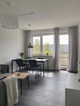 Bild 1 - Helle, schöne 3 Zi-Whg. m. Balkon u. Stellplatz, voll möbliert