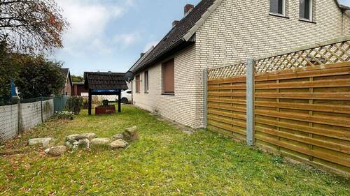 Gartenbereich vor dem Haus - 