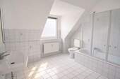 Vollbad mit Duschabtrennung - 
