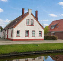 *Charmanter Putzbau in ruhiger Kanallage von Papenburg-Obenende*