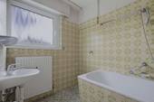 Badezimmer - 3 Zimmer Etagenwohnung zum Kaufen in Karlsruhe / Durlach