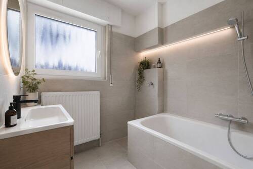 Badezimmer (KI optimiert) - 3 Zimmer Etagenwohnung in Karlsruhe / Durlach