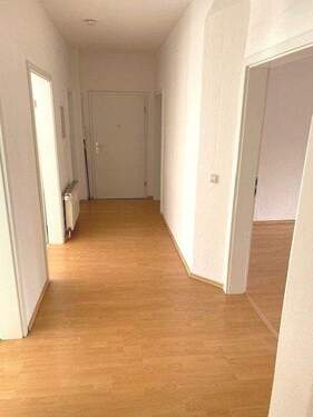 Flur - 4 Zimmer Etagenwohnung zur Miete in Magdeburg