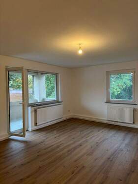 Bild 1 - Moderne 3-Zimmer-Wohnung mit Balkon, Einbauküche & Garage - Erstbezug nach Sanierung