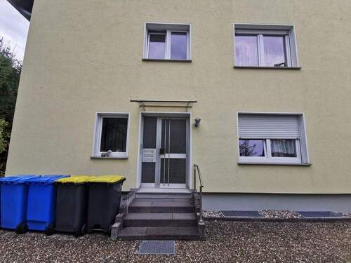 Ansicht Eingangsbereich/Haustür - Etagenwohnung mit 99,60 m² in Altenkirchen zum Kaufen