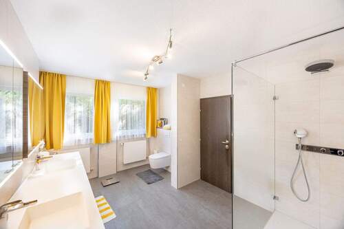 OG - Elternbadezimmer - Mehrfamilienhaus, Wohnhaus mit 288,00 m² in Bietigheim-Bissingen zum Kaufen