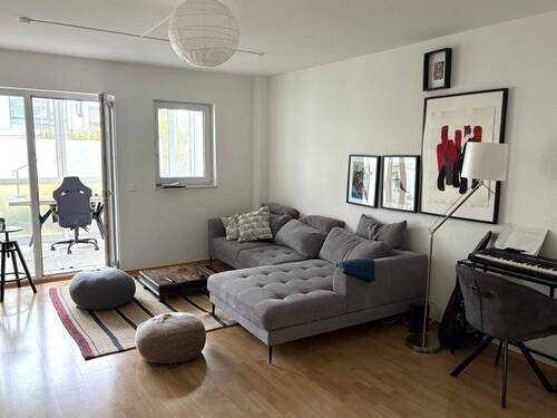 Wohnzimmer Bild 2 - 2 Zimmer Etagenwohnung zum Kaufen in Frankfurt am Main