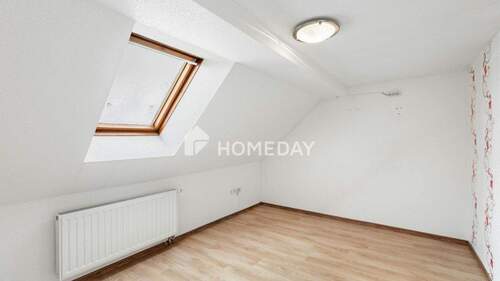 1. OG Schlafzimmer 1 - 