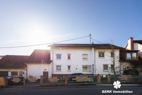 Straßenansicht - 7 Zimmer Mehrfamilienhaus, Wohnhaus in Gründau / Hain-Gründau