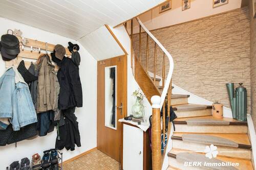 EG Flur - Mehrfamilienhaus, Wohnhaus mit 204,00 m&sup2; in Gründau / Hain-Gründau zum Kaufen