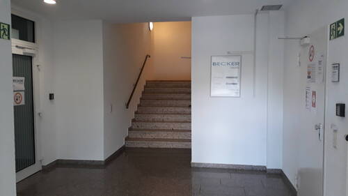 Haupteingang/Treppenhaus.jpg - 3 Zimmer Büro zur Miete in Lüdenscheid