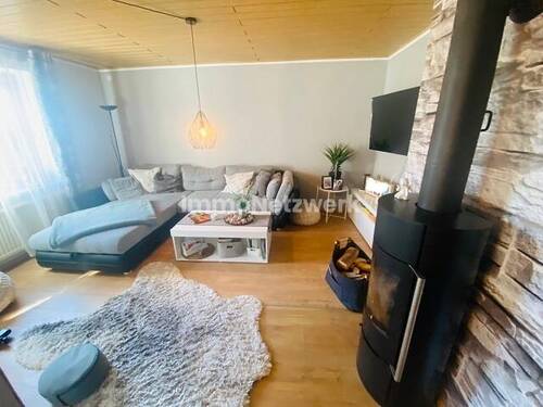 Anliegerwohnung Wohnzimmer mit Kamin - 
