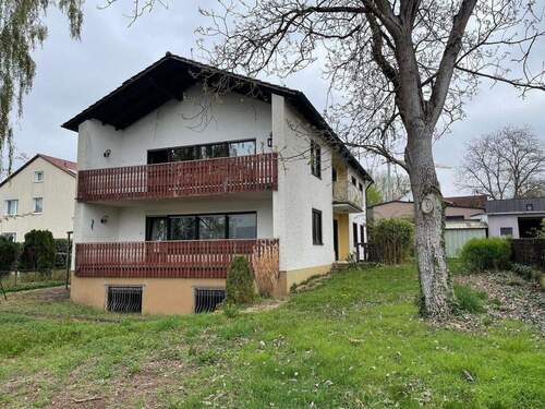 TNYQ0735.JPG - Zweifamilienhaus in Erlangen-Bruck – Ihre Chance zur Neugestaltung (Sanierungsbedürftig)