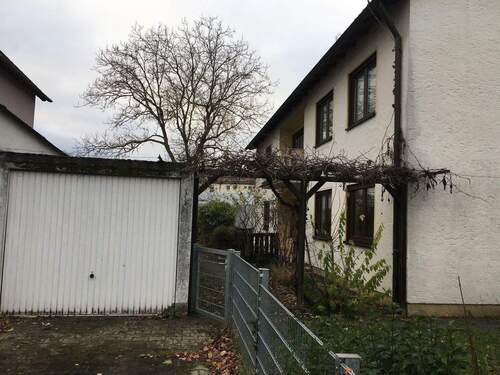 Seitenansicht - 8 Zimmer Mehrfamilienhaus, Wohnhaus in Erlangen